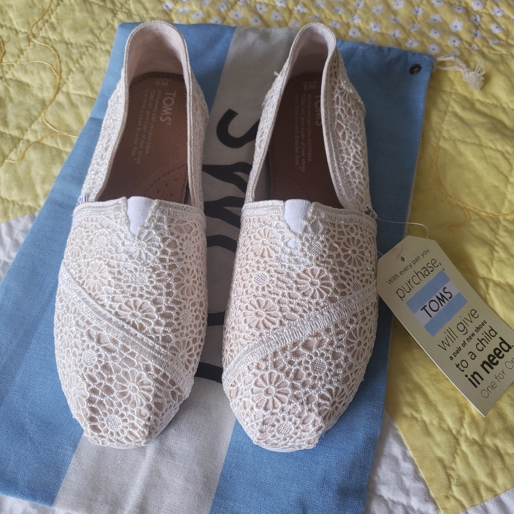 Toms cream lace
